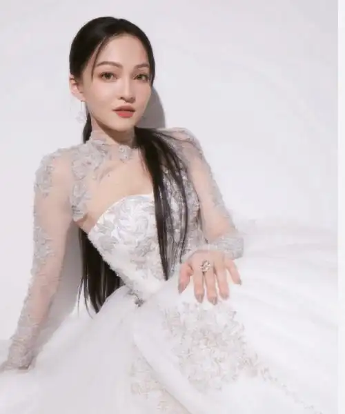 39岁的张韶涵,岁月对她停住了脚步,脸蛋,身材宛如少女一样_锻炼_瑜伽