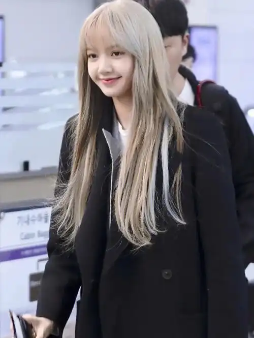 blackpink组合成员lisa确诊感染新冠肺炎