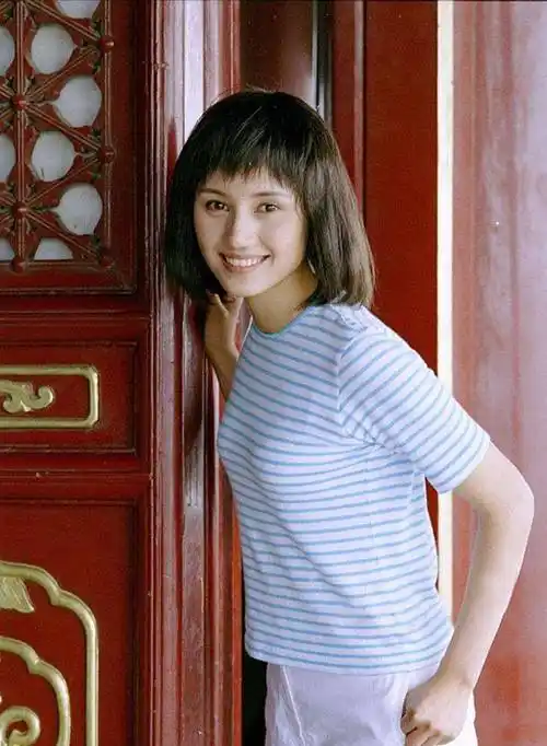 原创当年轻时的照片曝光后不敢相信袁泉刚出道时到底有多美