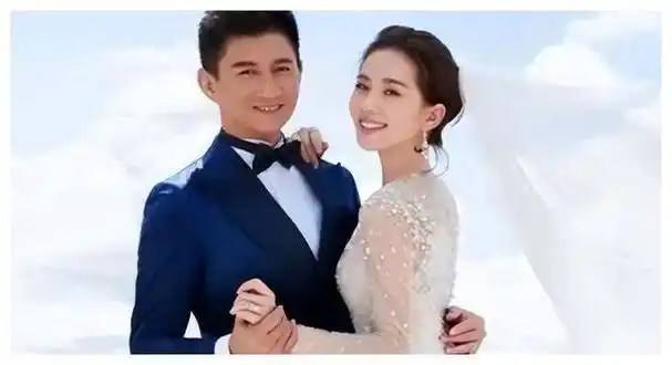 吴奇隆带娃逛商场高调秀婚戒刘诗诗工作忙碌感情依旧稳定