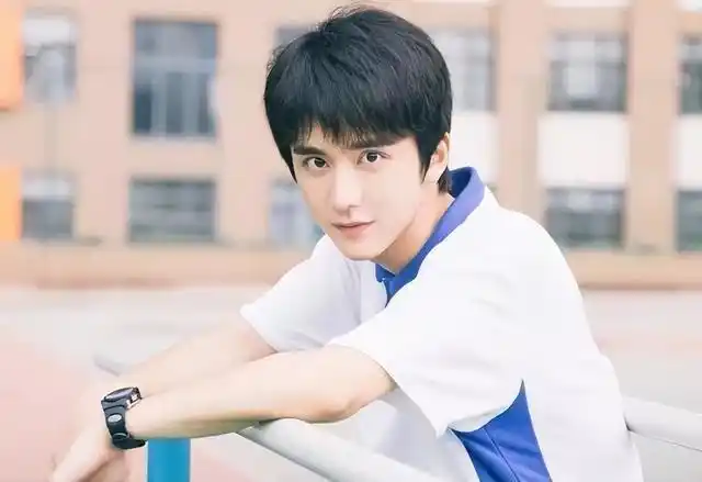 第五位:张新成2022年,电视剧《盛装》开播,他再次向观众证明了自己