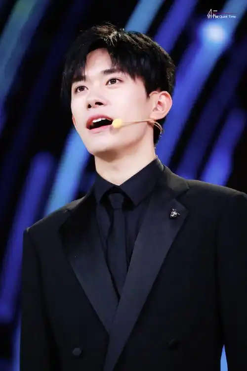 烊千玺二十冠岁朝暮锦程#在美貌面前我只思考一件事怎么会那么好看20