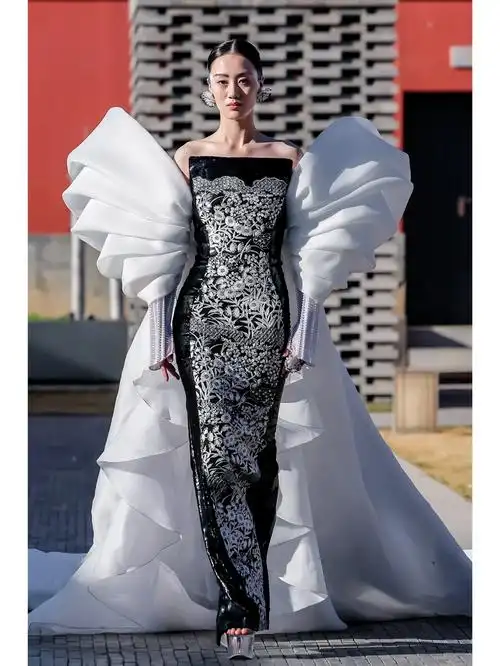 熊英盖娅传说天外2023aw品牌发布会