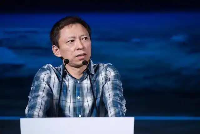 张朝阳建议年轻人,不要过度努力工作,社会比你想象中的要更难