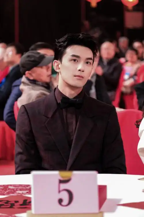 行程万里,初心如一,奋进永似少年时.演员@吴磊leo#2024百花迎春