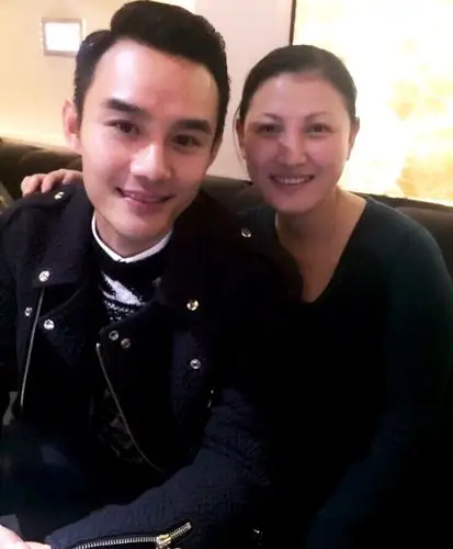 王凯kkw# 友人合照.说实话,我是拒绝的.