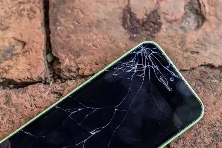 这届消费者,"花小钱,省大钱"_手机_服务_碎屏