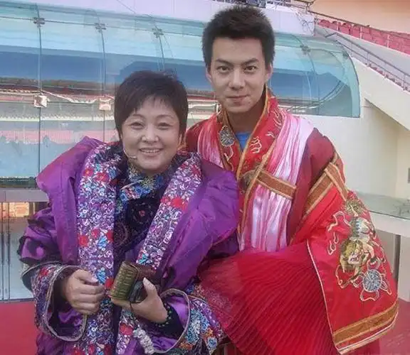 演员傅晶老公是矢野浩二吗(矢野浩二和付晶结婚照)