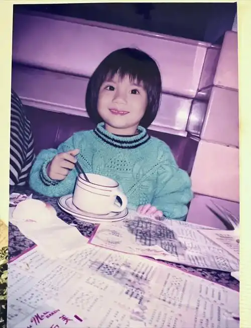 有人晒娃有人晒童年照,2位女明星升级当妈妈_杨子姗_照片_朴信惠