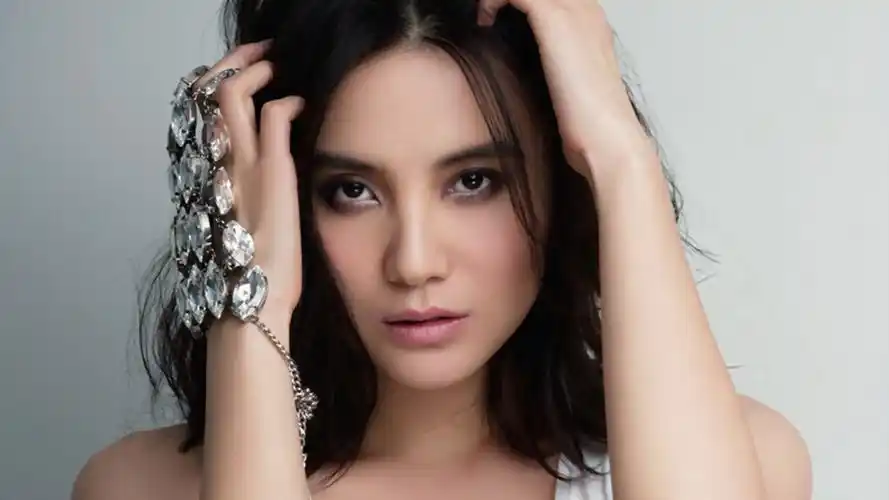 宋佳图片桌面壁纸之清纯美女