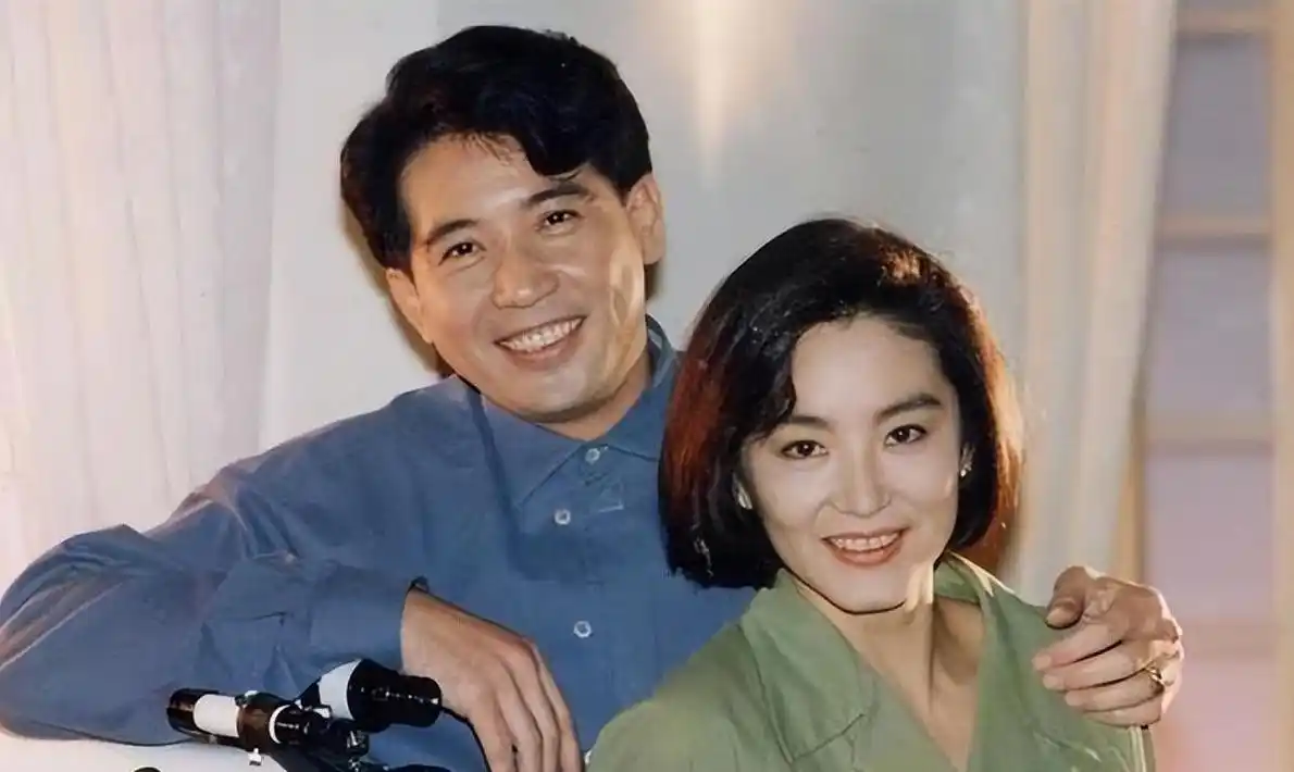 秦汉和林青霞的爱情故事 林青霞和秦汉的爱情故事长达22年,但最终因为