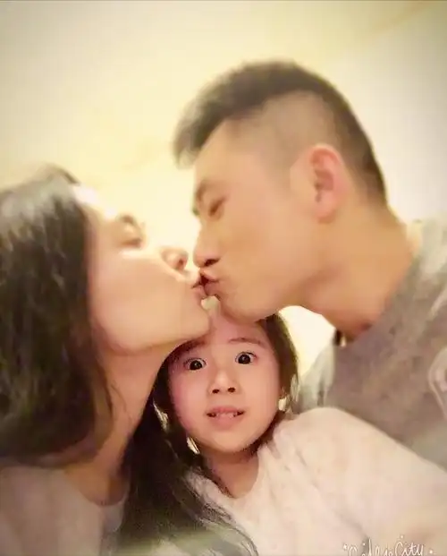 回顾郭羡妮不嫁豪门嫁河南农村婚后给公婆买房将婆婆宠成孩子