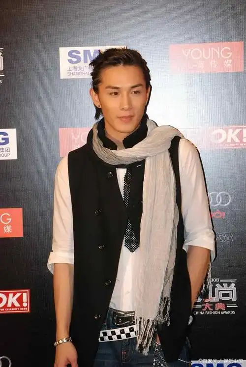 在李承铉录制的某综艺节目中,他幸福吐槽了自从有了女儿之后二人世界