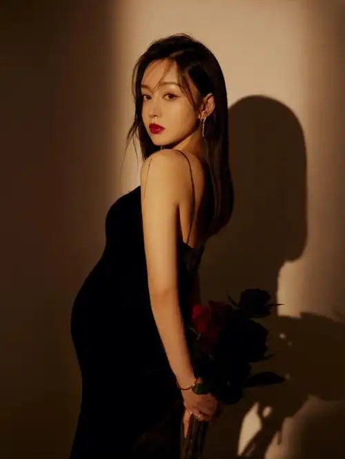 高级优雅的孕照不应该被刻板印象所定义我们用简约的