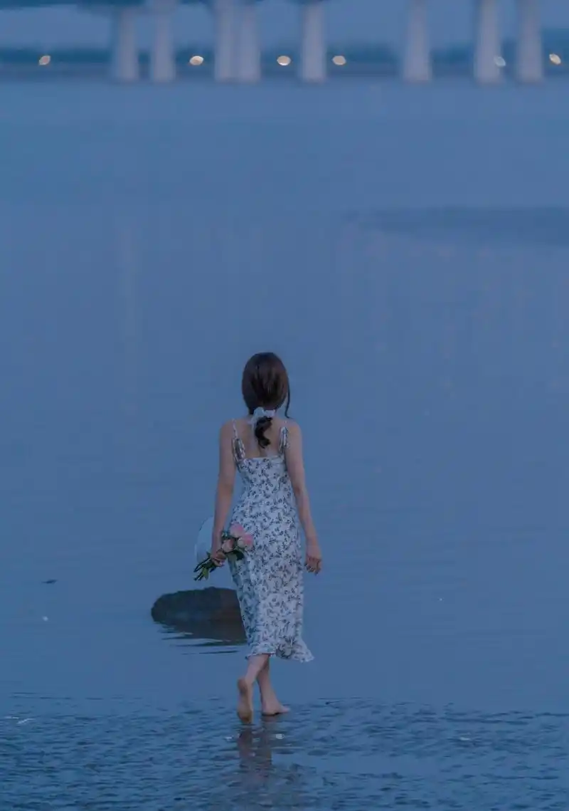 海边一个人的背影,高清图片,美女-回车图片