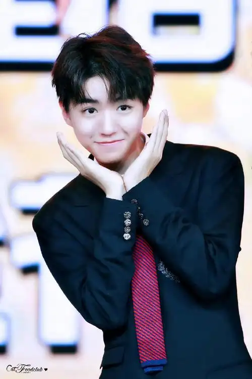 王俊凯超话那年今日十八岁的高能学长,校草级的风云人物,又苏又温柔