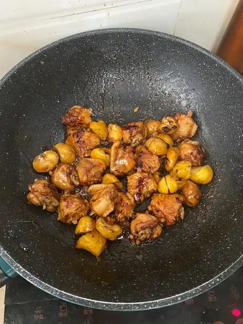鸡中翅焖板栗