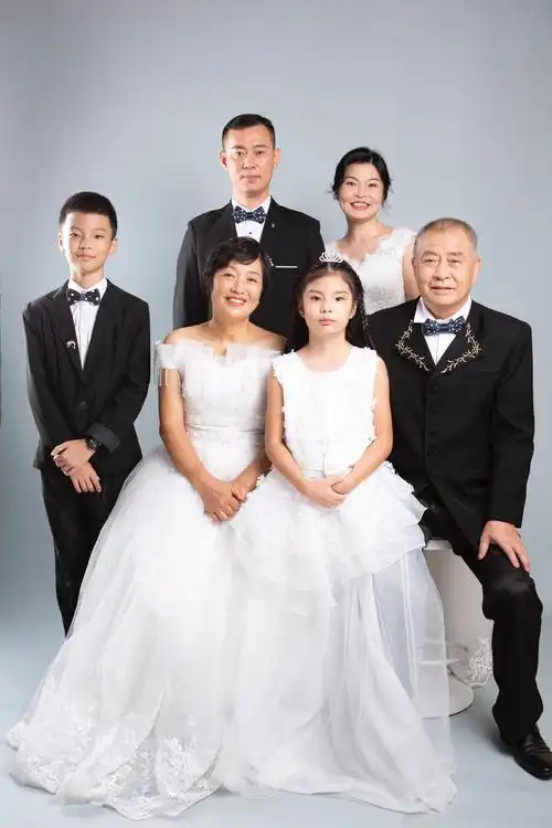 其它 我们五年一次的全家福照 写美篇这是我们在拍照的时候,前台的一