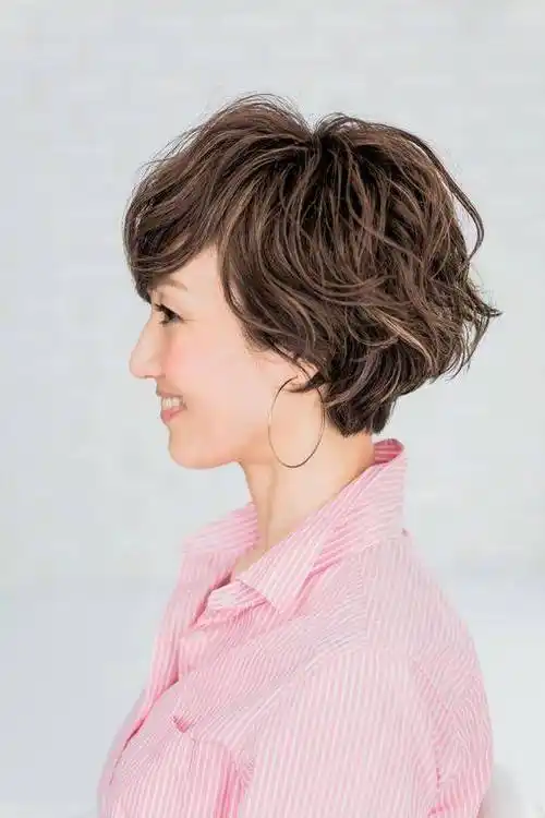 女人过了40岁,看看这三种短发,时尚显年轻_女性_发型_纹理