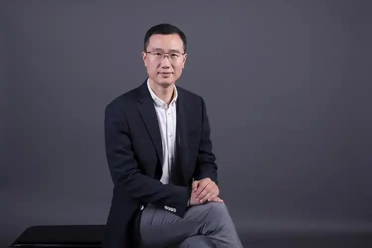 人像(戴眼镜的男士)