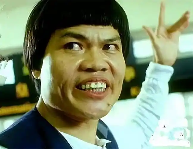 港星八两金长居内地!戴5件金器出镜显阔气,27岁儿子被赞很帅气插图8