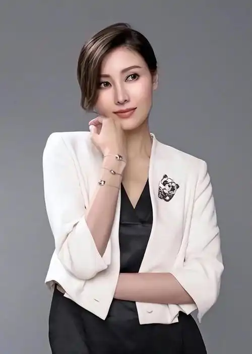 颜值天花板审美地下室李嘉欣的百万阔太装穿成了地摊货