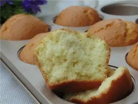 还记得小时候吃的鸡蛋糕吗?只要有面粉鸡蛋和糖在家也可以做出来