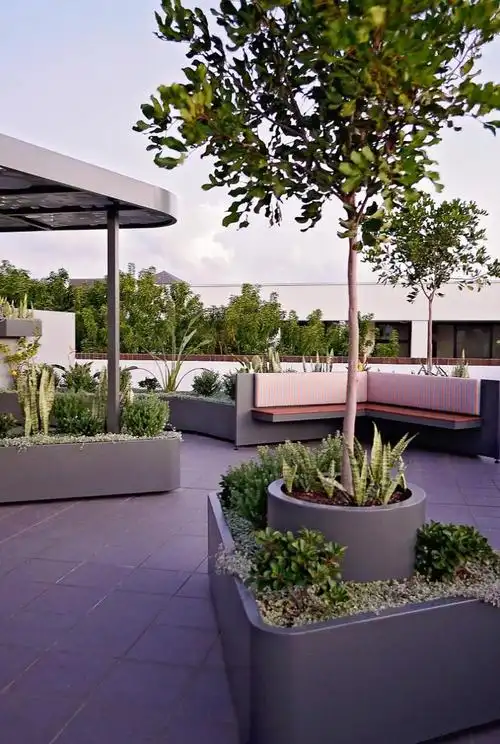 屋顶花园实景图:现代屋顶花园生活 - 梵意铭匠花园设计公司