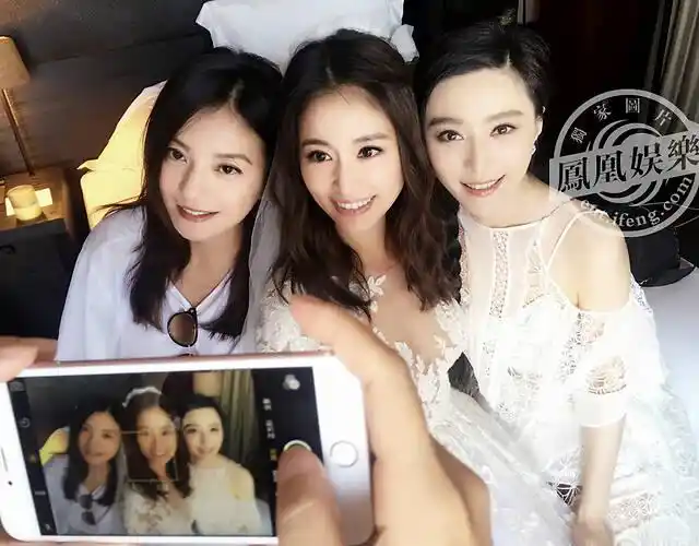 赵薇,林心如,范冰冰合影.