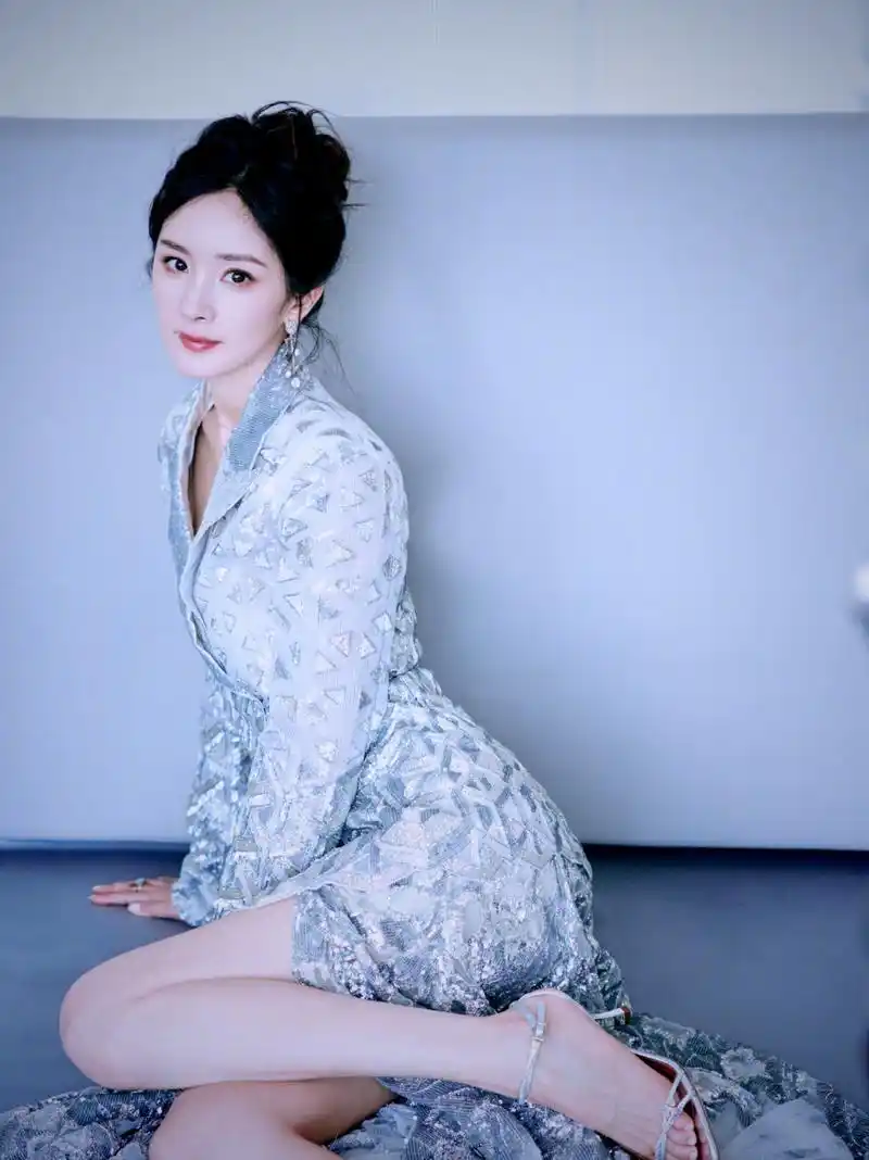 杨幂高定礼服,高贵大气,端庄优美