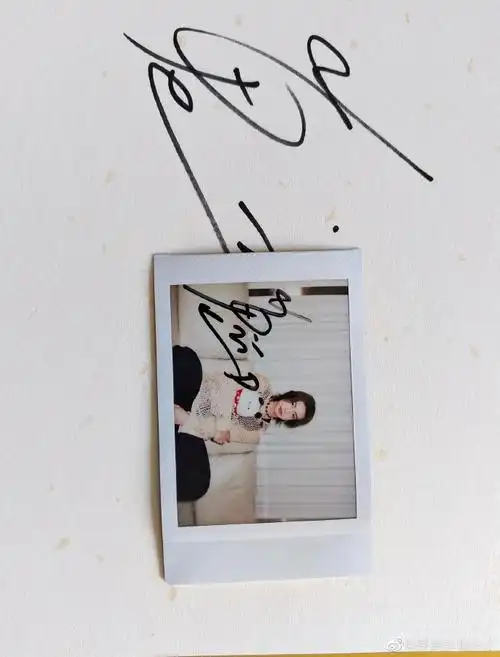 小鬼把更多时间花在音乐上#收到鬼少亲笔签名拍立得 色卡@小鬼-王琳凯