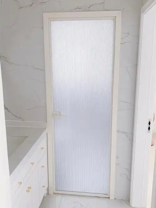 翻车返工后的长虹玻璃门