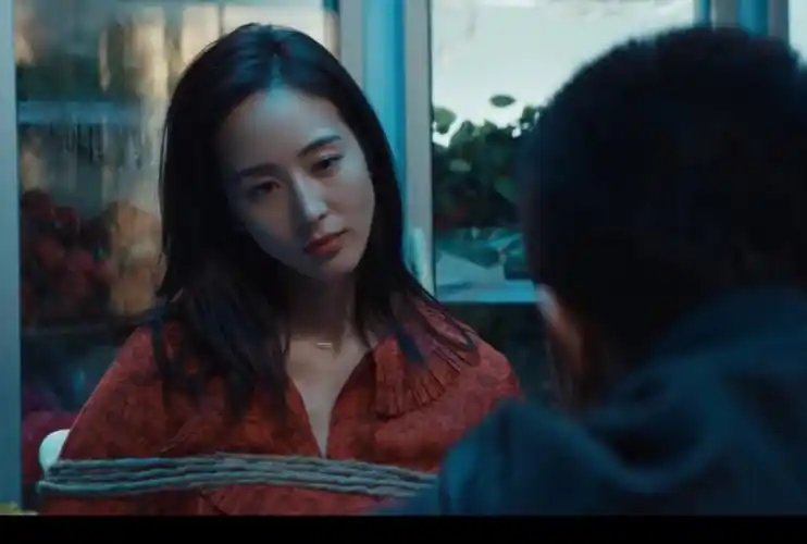 网剧《唐探》里的张钧甯真媚