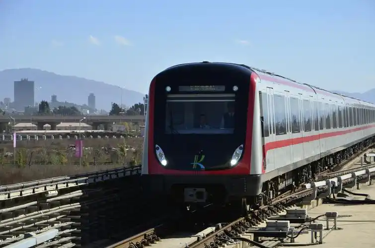 昆明地铁广告,昆明地铁四号线广告价格,天赐传媒_火车南站_效果_站点