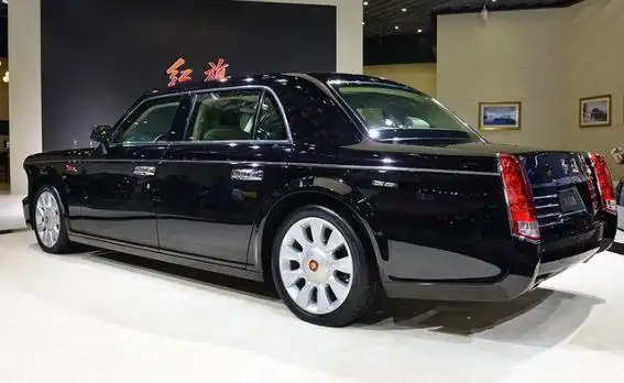 靳东的红旗l5是怎样的?车上专属有4个汉字,很多人却看不懂