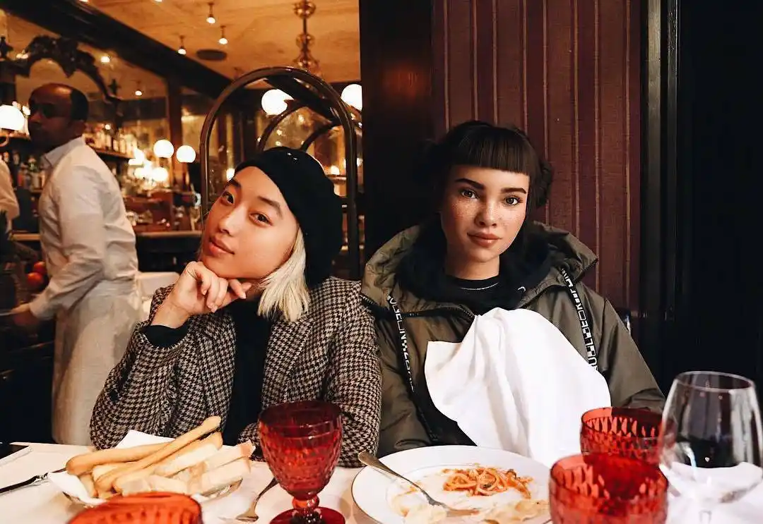 时尚圈第一虚拟网红,凭穿搭两年内圈了150万粉丝?