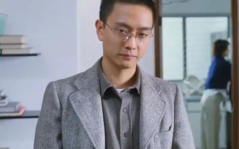 香港影星看了拆弹专家2被谢君豪帅到这眼神杀谁顶得住