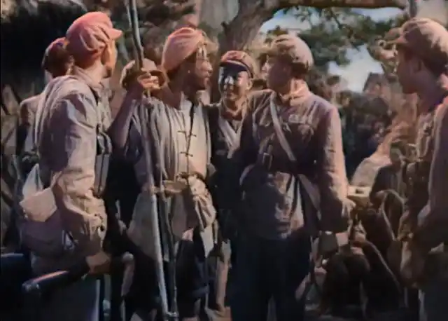 电影《智取华山》故事,两位群演坠崖牺牲,钱壮飞女儿演反派