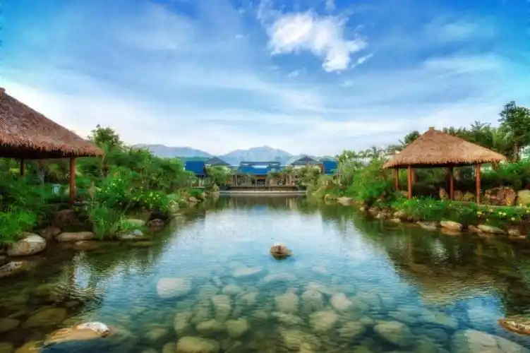 799抢水底山温泉庄园香溪美墅1晚住宿 2大1小自助早餐/晚餐 2大1小