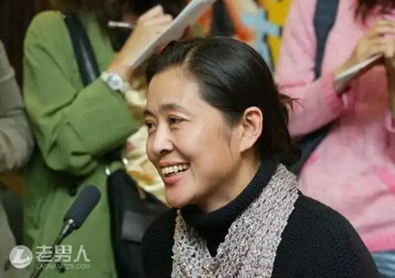 早在几年前就传出了杨亚洲和倪萍在一起的消息,杨亚洲与前妻唐双文上