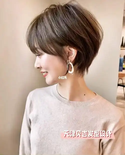 女明星同款短发俏皮减龄免打理适合方圆脸