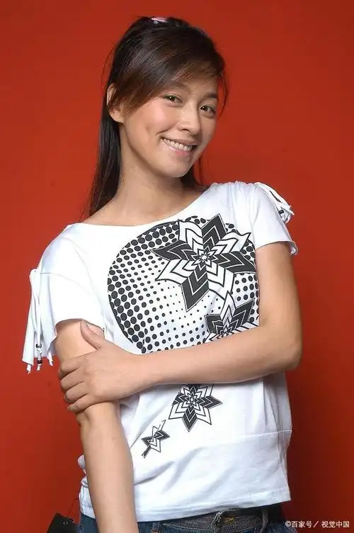 她是最美酒窝美女,为武汉捐款2000万