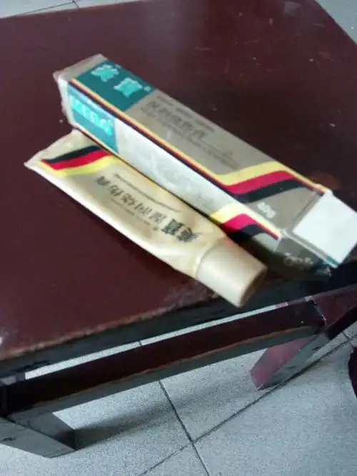 我奶奶手被油烫伤了 用了过期11年的美宝湿润烧膏 用了四天了还不见