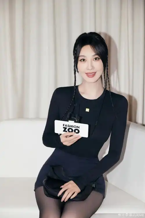 李菲儿787015这套黑丝幕了