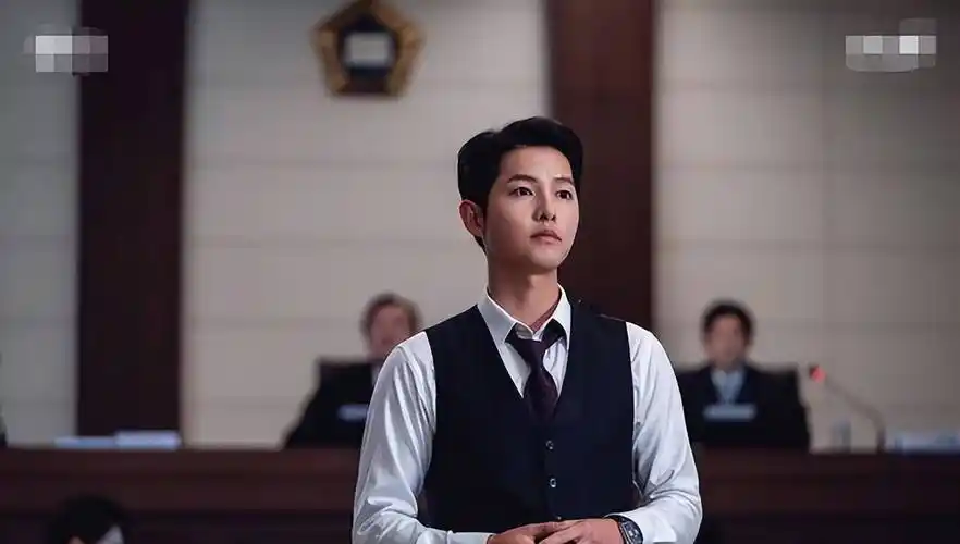 后来因为有了其他规划而退训,转而用功学习,还考上成均馆大学,成