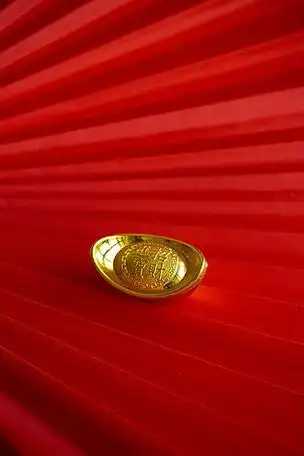 心形礼盒爱心情人节礼物摄影图红色演播室背景空的生动的红颜色工作室