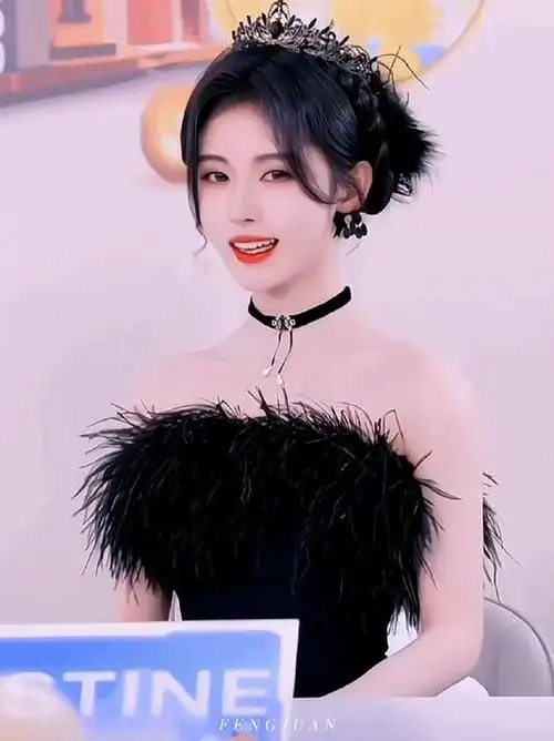 鞠婧祎黑天鹅造型太美了