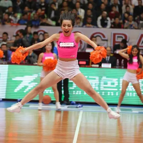 [cba]四川金强篮球宝贝 热裤性感大秀劈叉