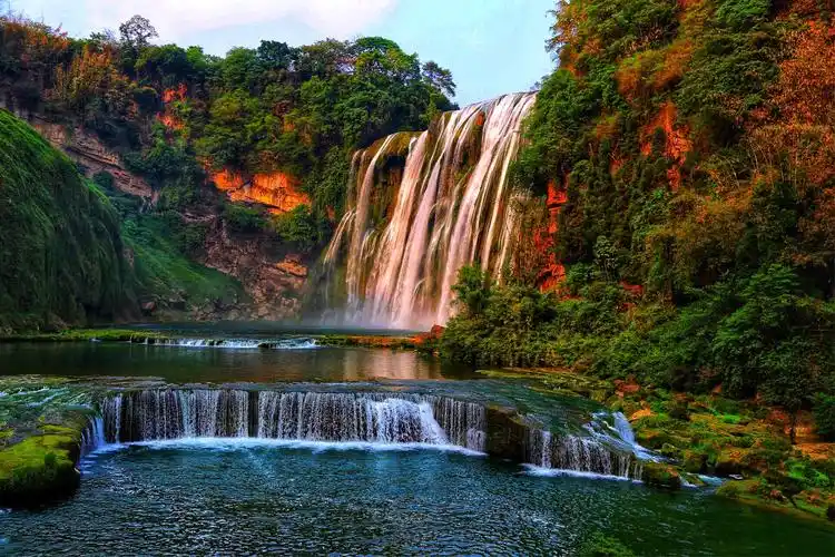 贵州～是中国西南部一个令人向往的地方,这个地方有美景.美人.美食.