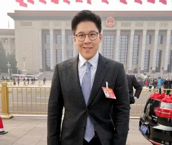 霍启刚在北京参会后,回到香港立刻开分享会,连千亿富豪都参加了